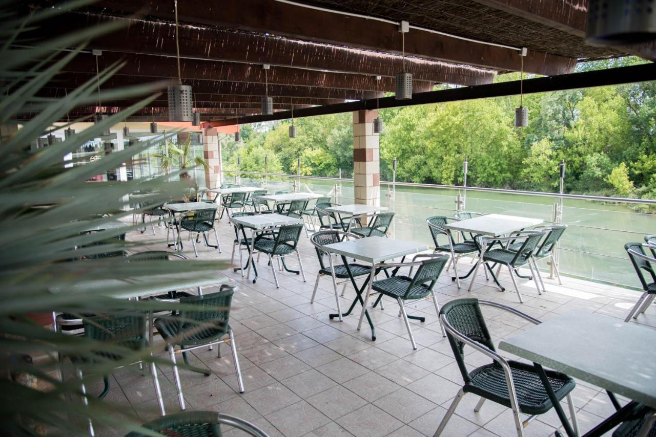 Hotel Restaurant Mon Auberge Lunel  Zewnętrze zdjęcie